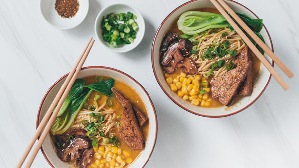 Supă ramen vegană cu ciuperci shiitake