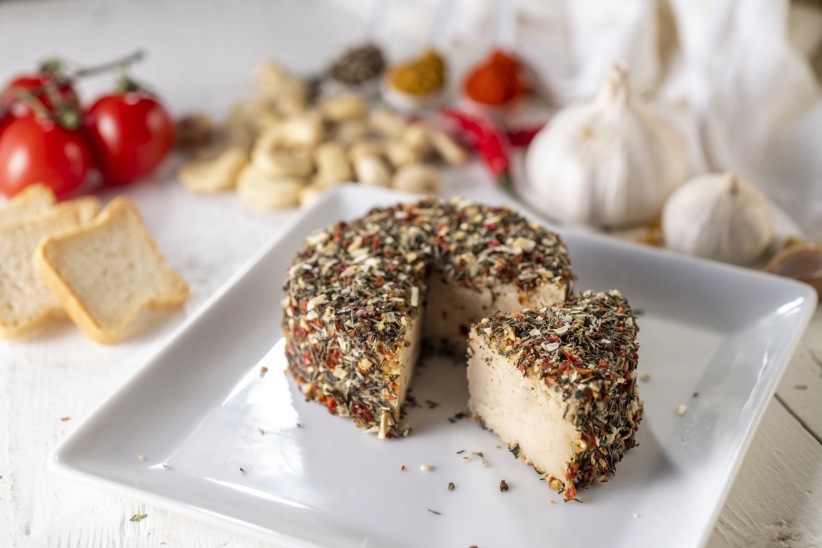 Branza caju maturata cu ierburi italiene eco 150g - RAWCKERS