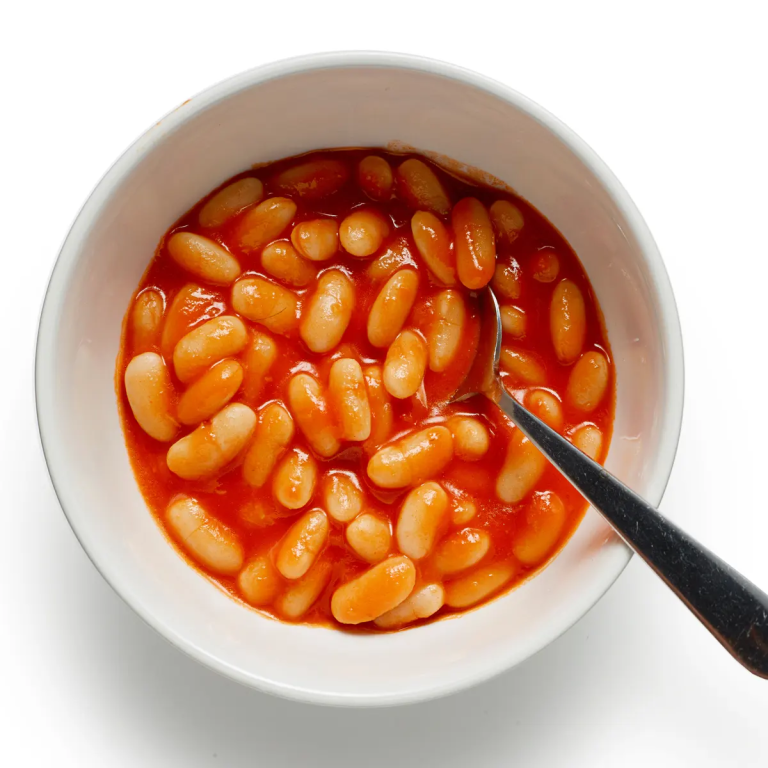 Fasole albă în sos de tomate